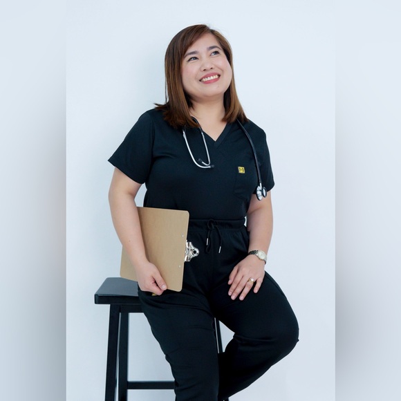 MEDIUM Size Drifit Top and Jogger Scrub Set - Picture 4 of 11